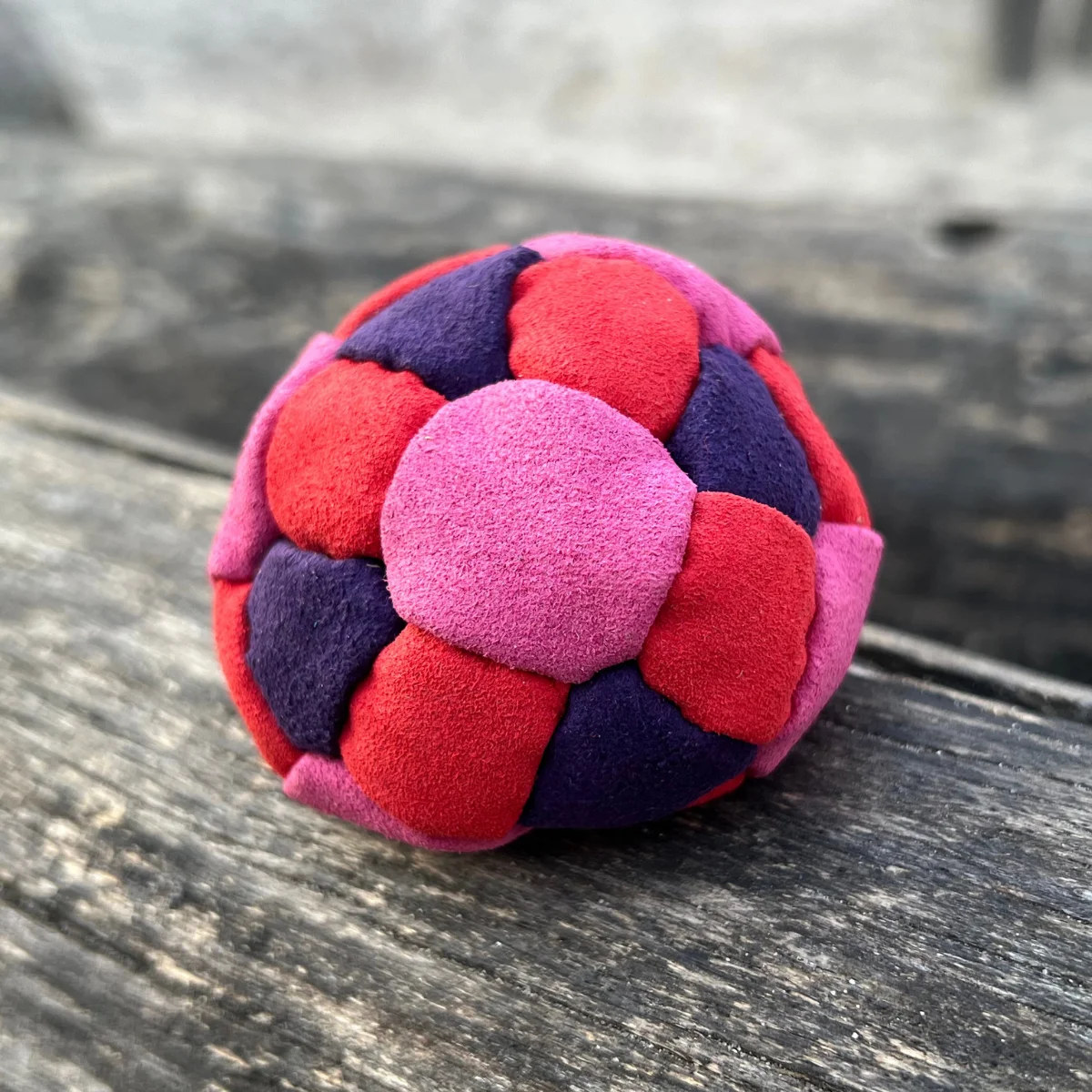 26 Panels Footbag mit Sandfüllung – Crazy Sack Kickball & Stoffball 03