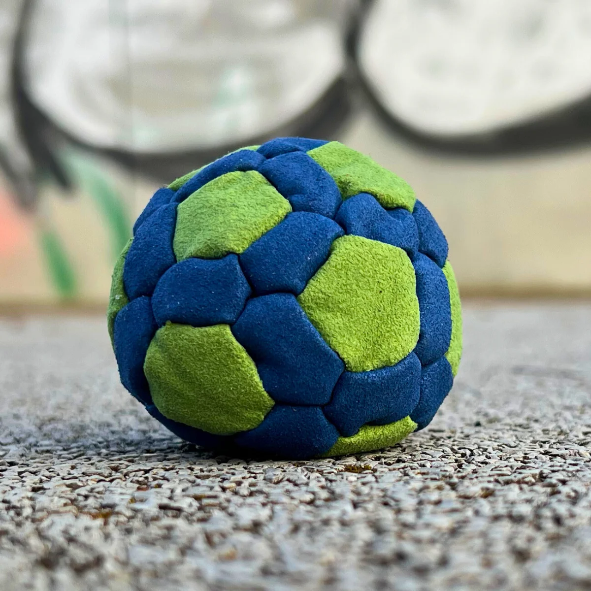 42 Panels Footbag mit Sandfüllung - Kickball für Freestyle und Jonglieren 02